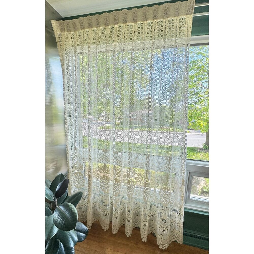 Vintage 70s pleated curtain, cream mesh, floral scalloped bottom, price for 1